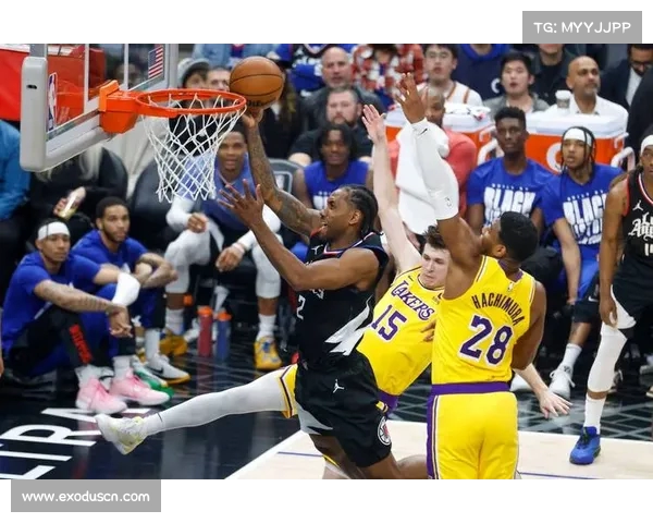 NBA突破上篮技巧解析 揭秘球员如何在高速冲刺中完成高效得分 NBA突破上篮技巧解析 揭秘球员如何在高速冲刺中完成高效得分